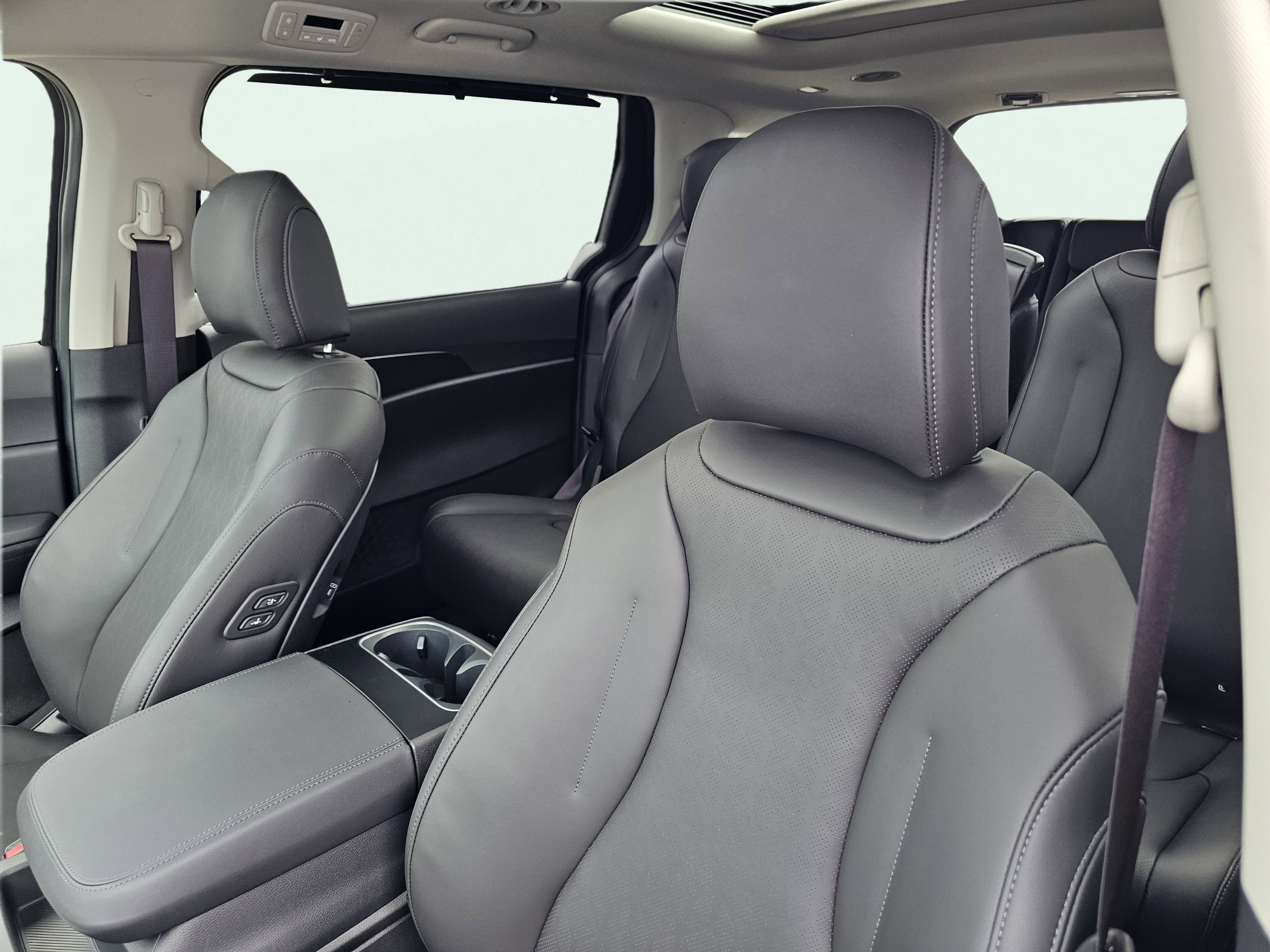2026 Kia Carnival SX - Photo 17