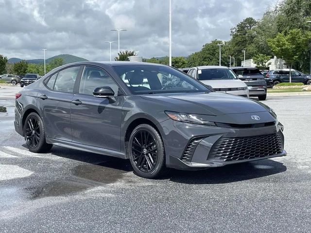 2025 Toyota Camry Hybrid SE