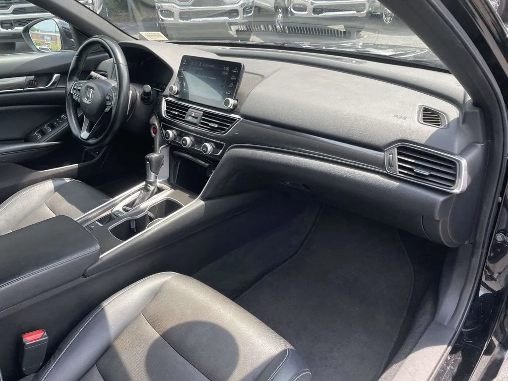 Used 2018  Honda Sport image 15