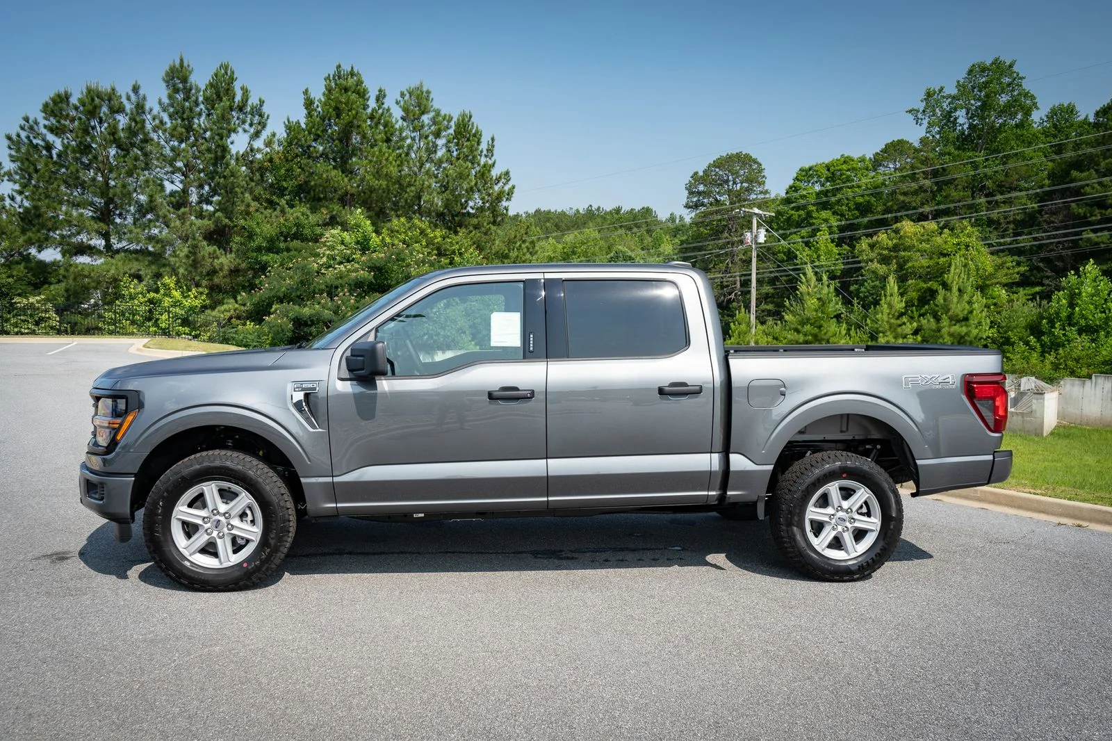 New 2026 Carbonized Gray Metallic Ford XLT image 5