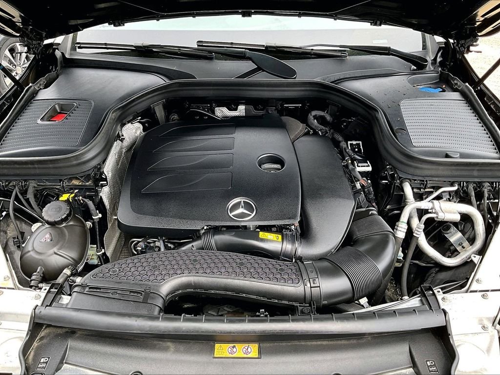 Used 2022 Black Mercedes-Benz GLC 300 image 31