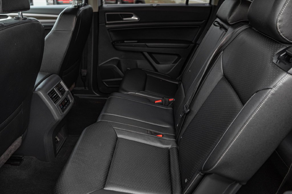 Used 2019 Silver Volkswagen 3.6L V6 SE image 26
