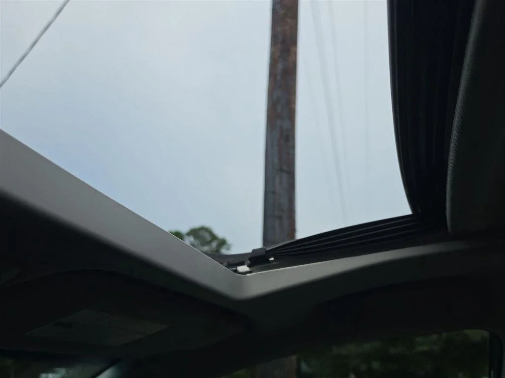 Used 2016 Midnight Black Metallic Toyota SE image 10