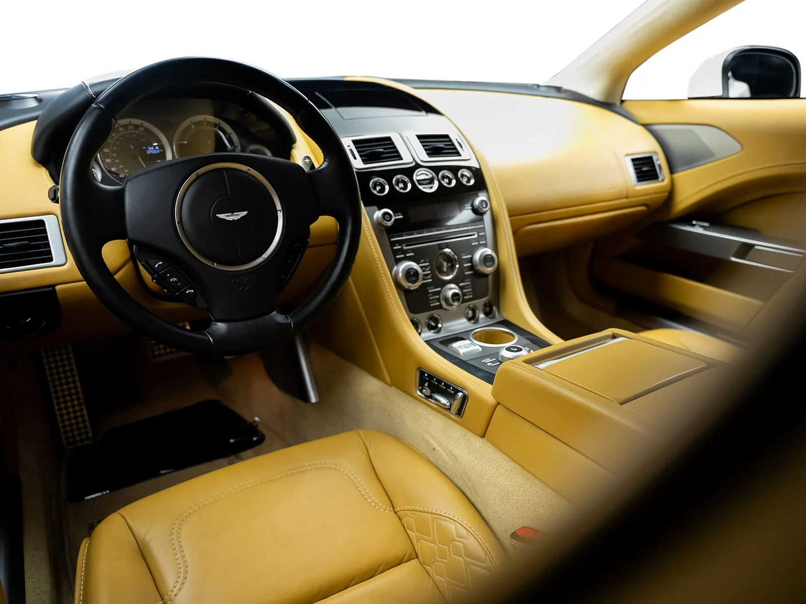 Used 2015 White Aston Martin Base image 41