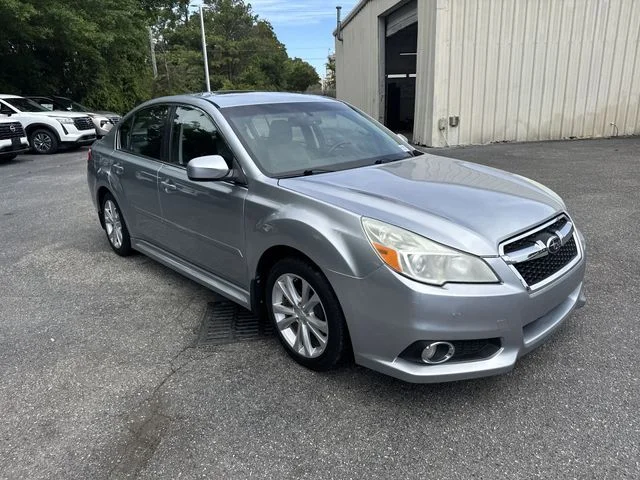 Used 2013 Silver Subaru 2.5i image 3