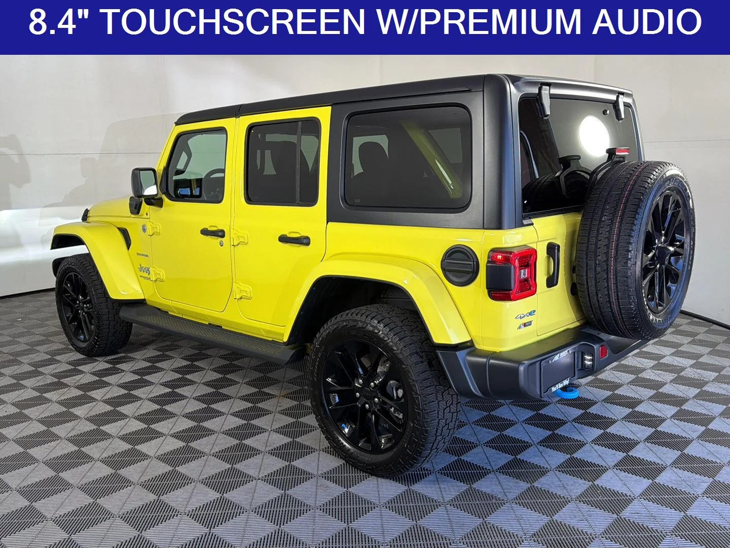 Used 2022 High Velocity Clearcoat Jeep Unlimited Sahara image 7
