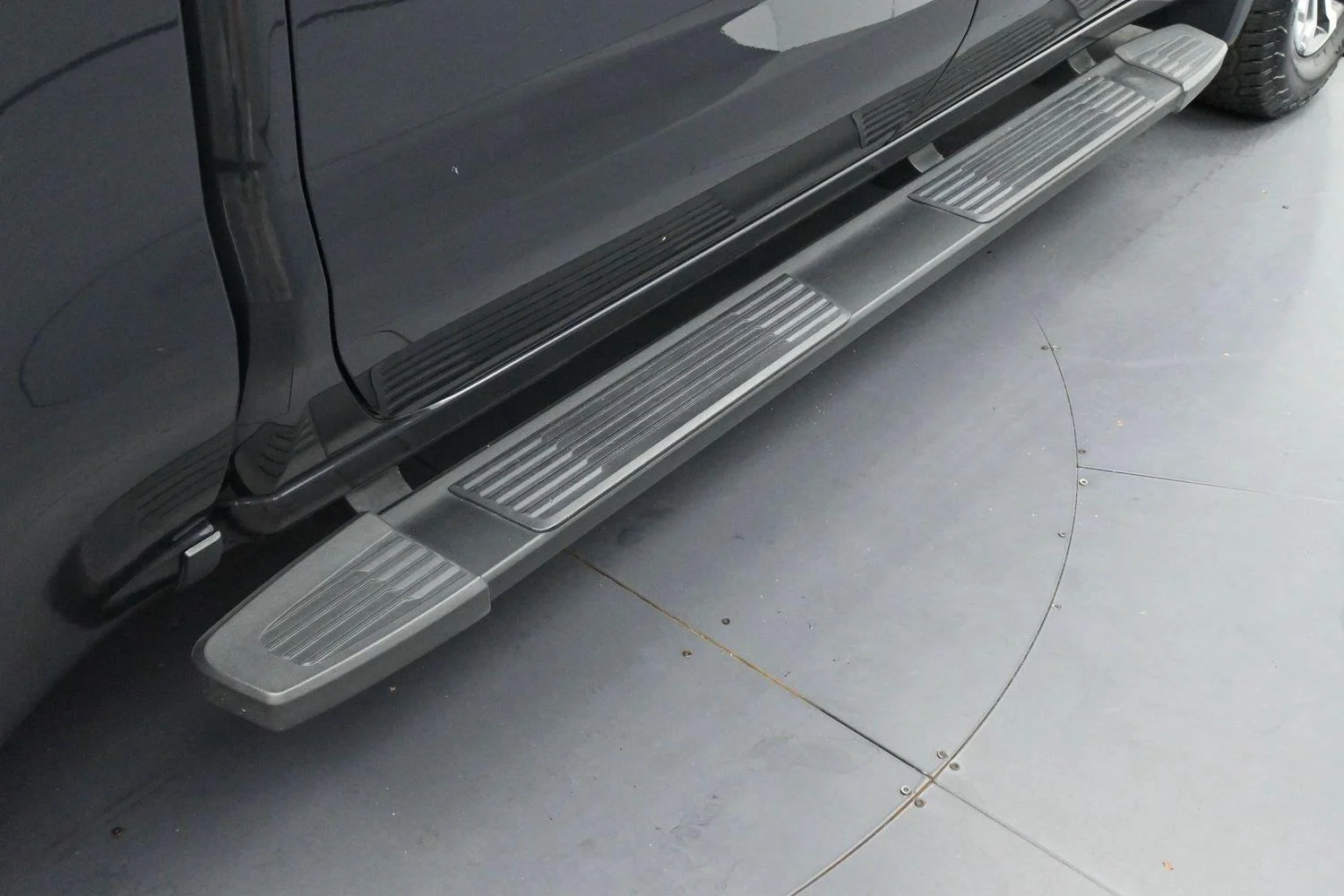Used 2020 CARBON BLACK METALLIC GMC AT4 image 9