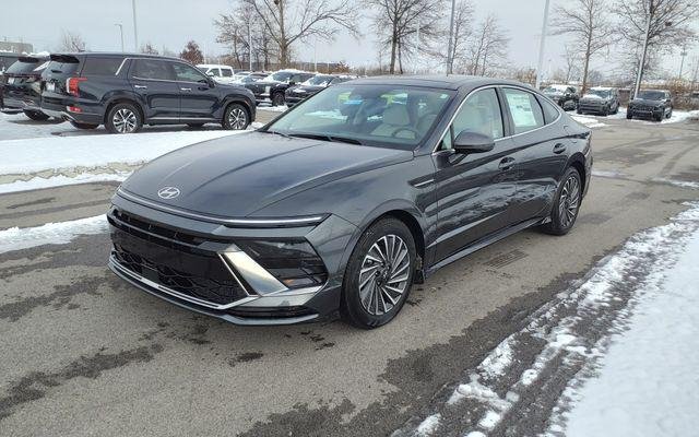 New 2026 Gray Hyundai SEL image 2