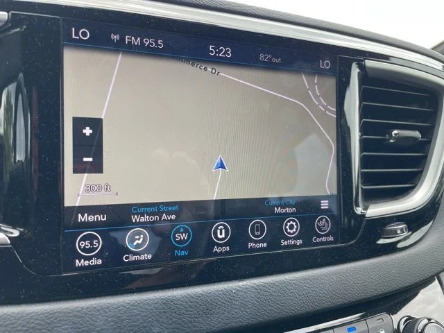 Used 2020 Black Chrysler Launch Edition image 8