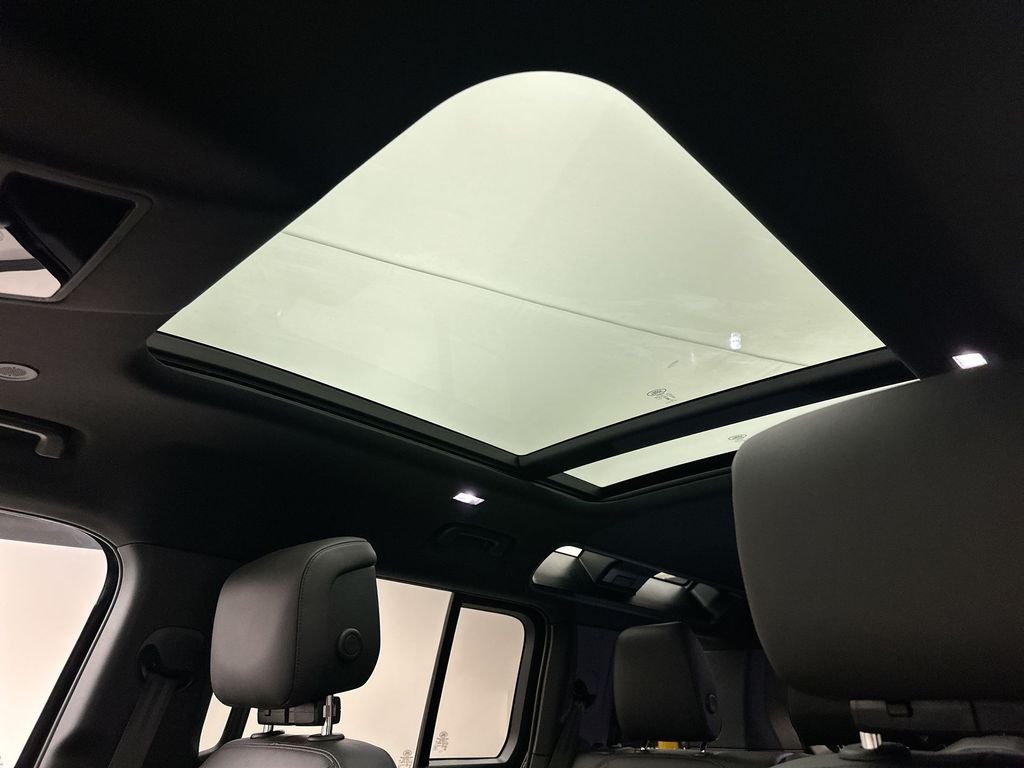New 2026 Santorini Black Land Rover X-Dynamic SE image 11