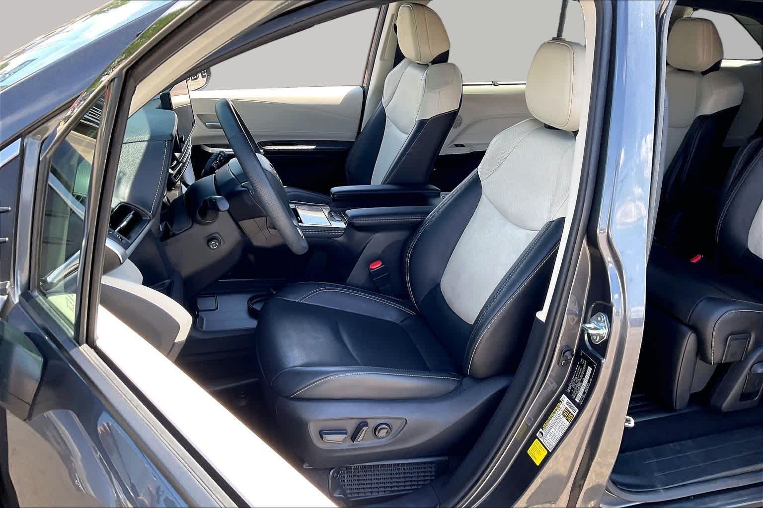 Used 2025 Magnetic Gray Metallic Toyota Platinum image 8