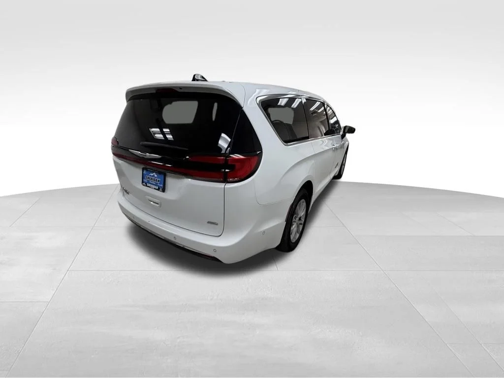 2024 Chrysler Pacifica Touring L - Photo 7