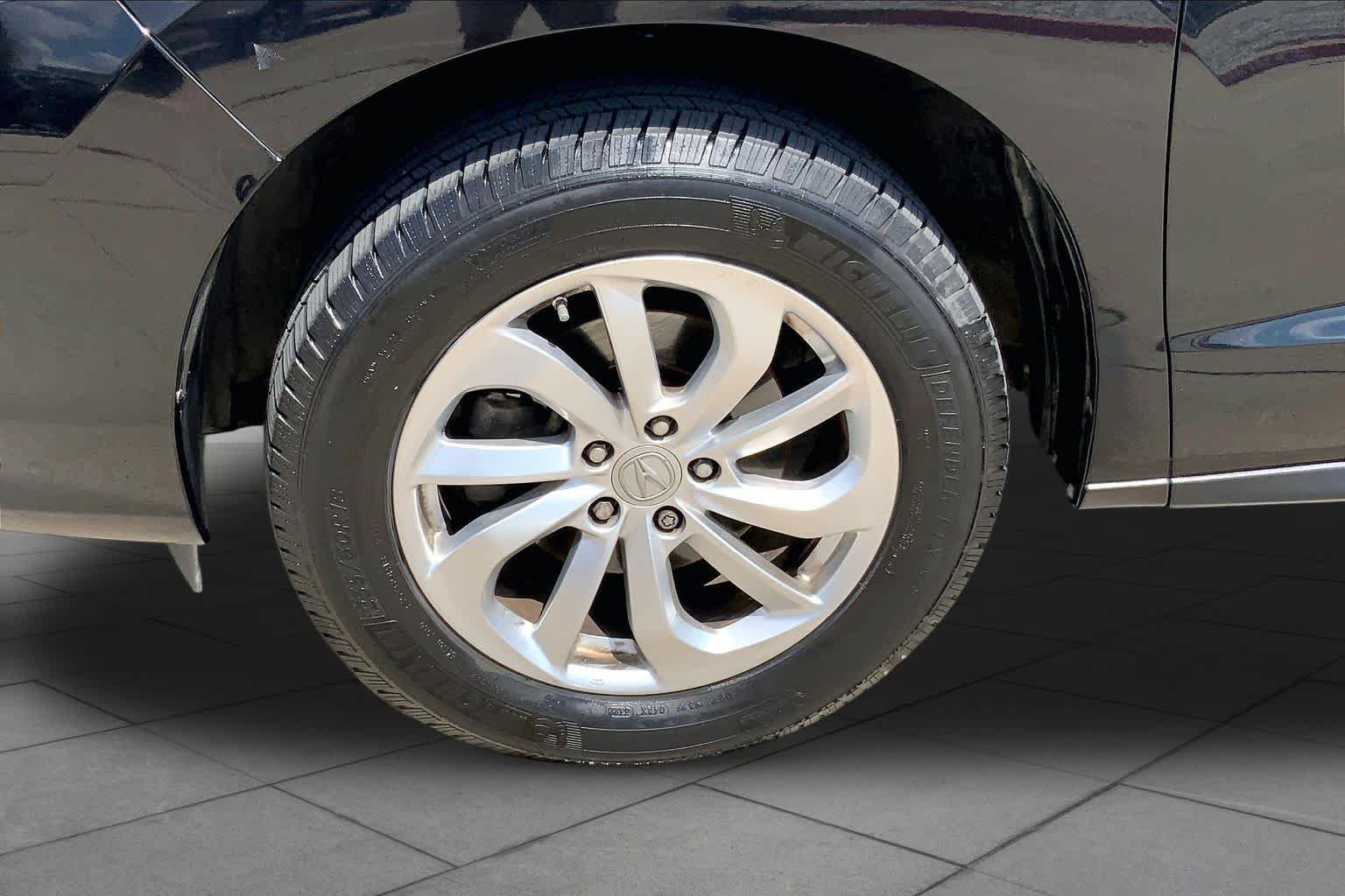Used 2018 Crystal Black Pearl Acura  image 10