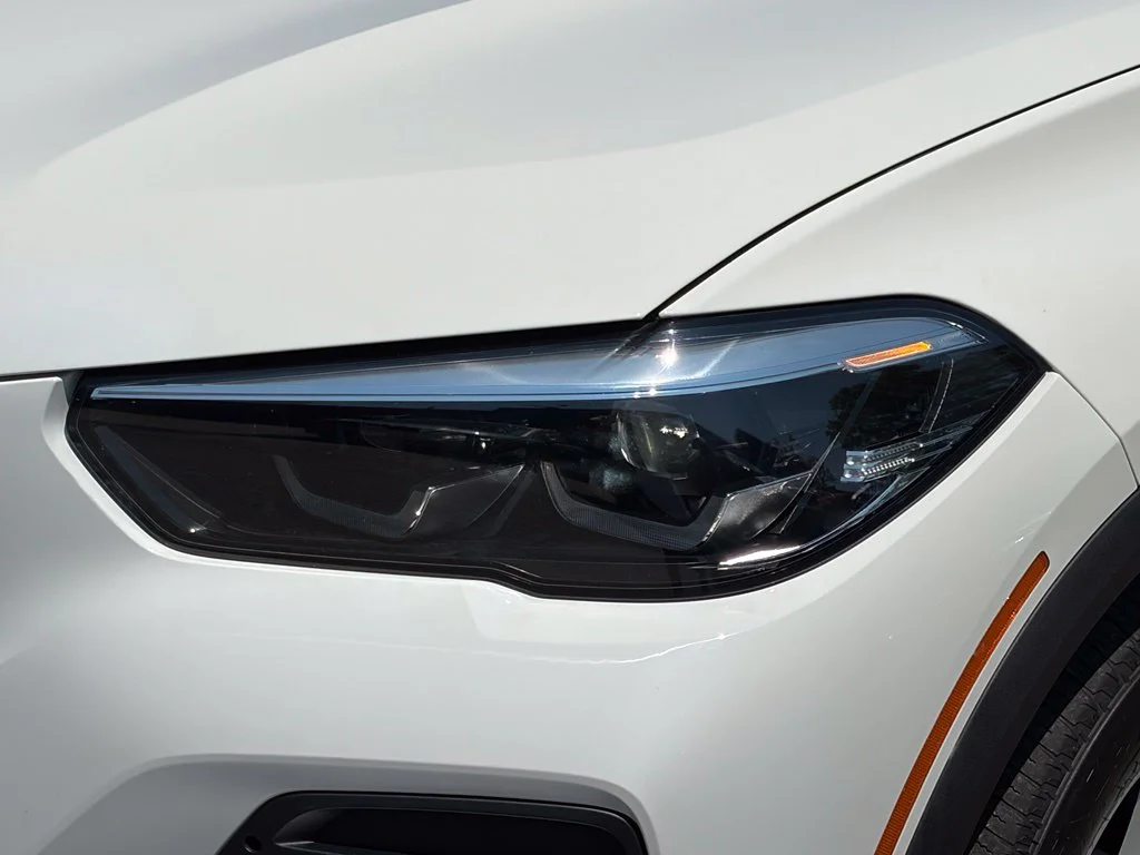 Used 2022 Alpine White BMW xDrive40i image 6