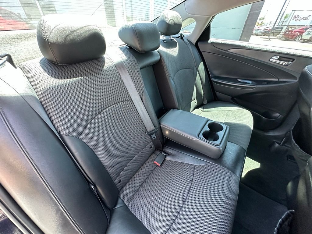 Used 2012 Black Hyundai SE image 17
