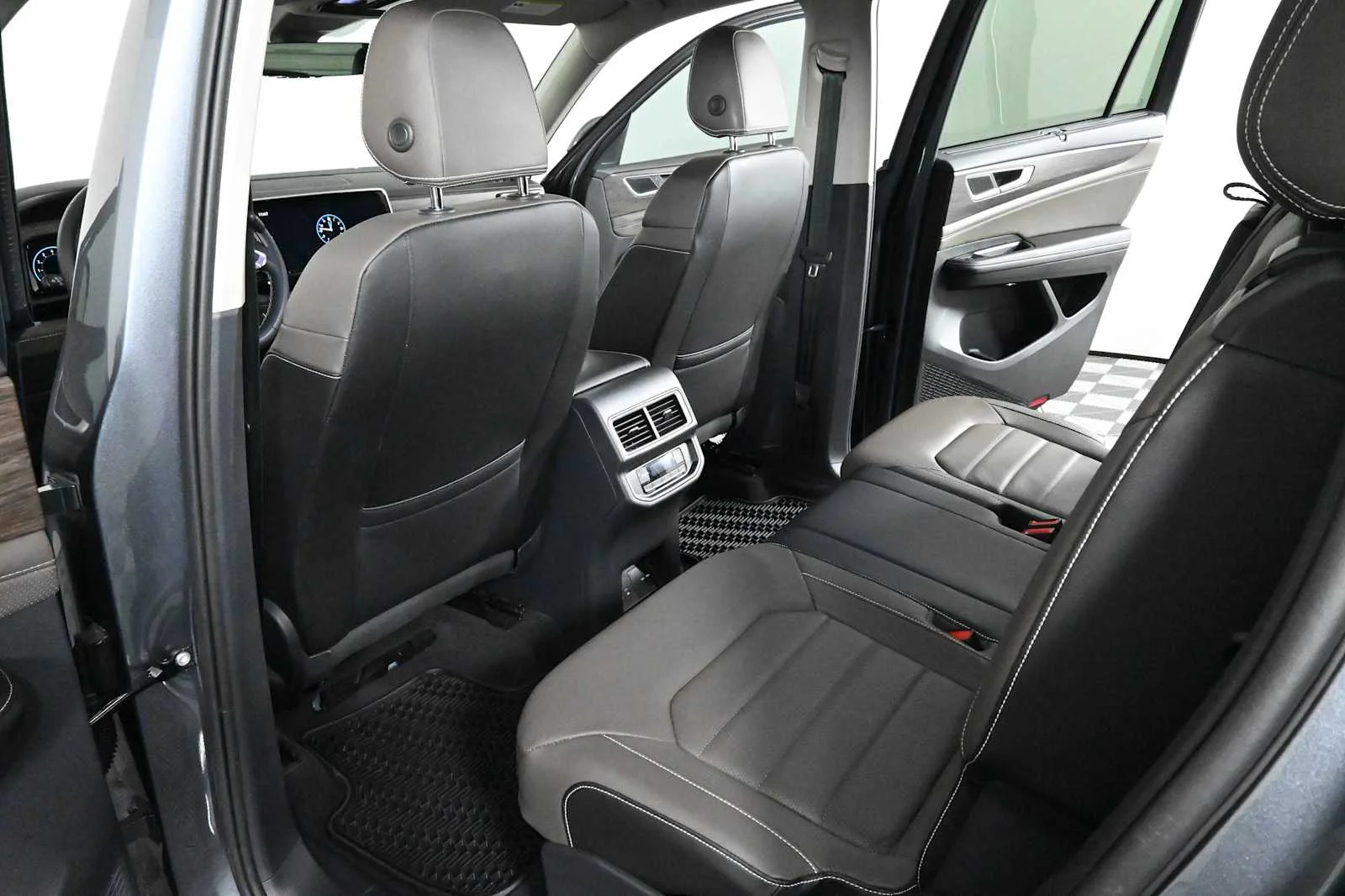 Certified Used 2024 Platinum Gray Metallic Volkswagen 2.0T SEL image 17