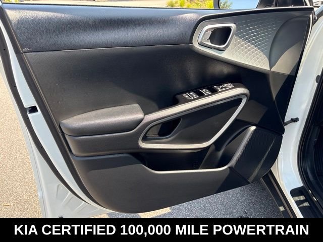 Used 2025 White Kia S image 25