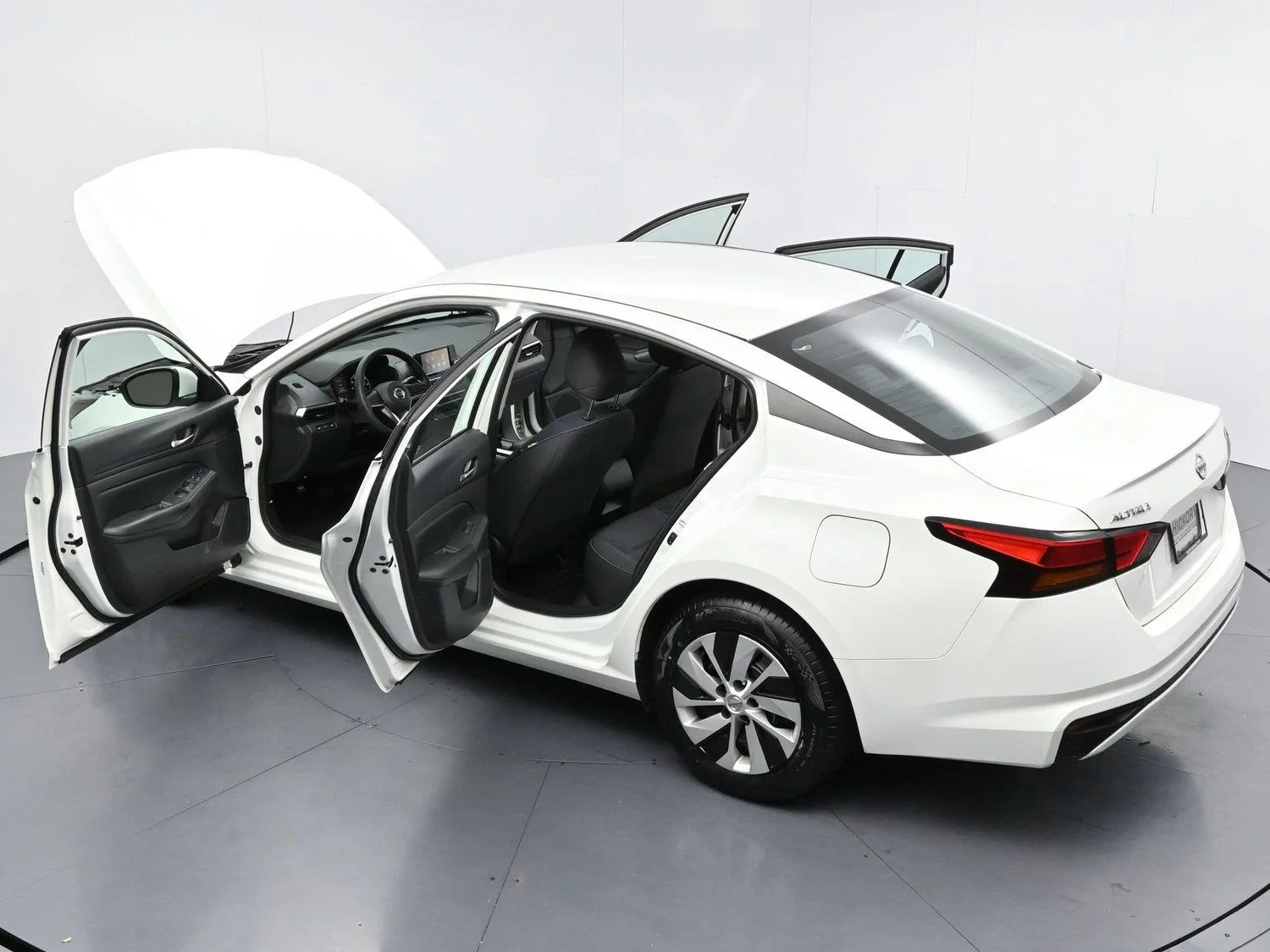 Used 2022 Glacier White Nissan 2.5 S image 34