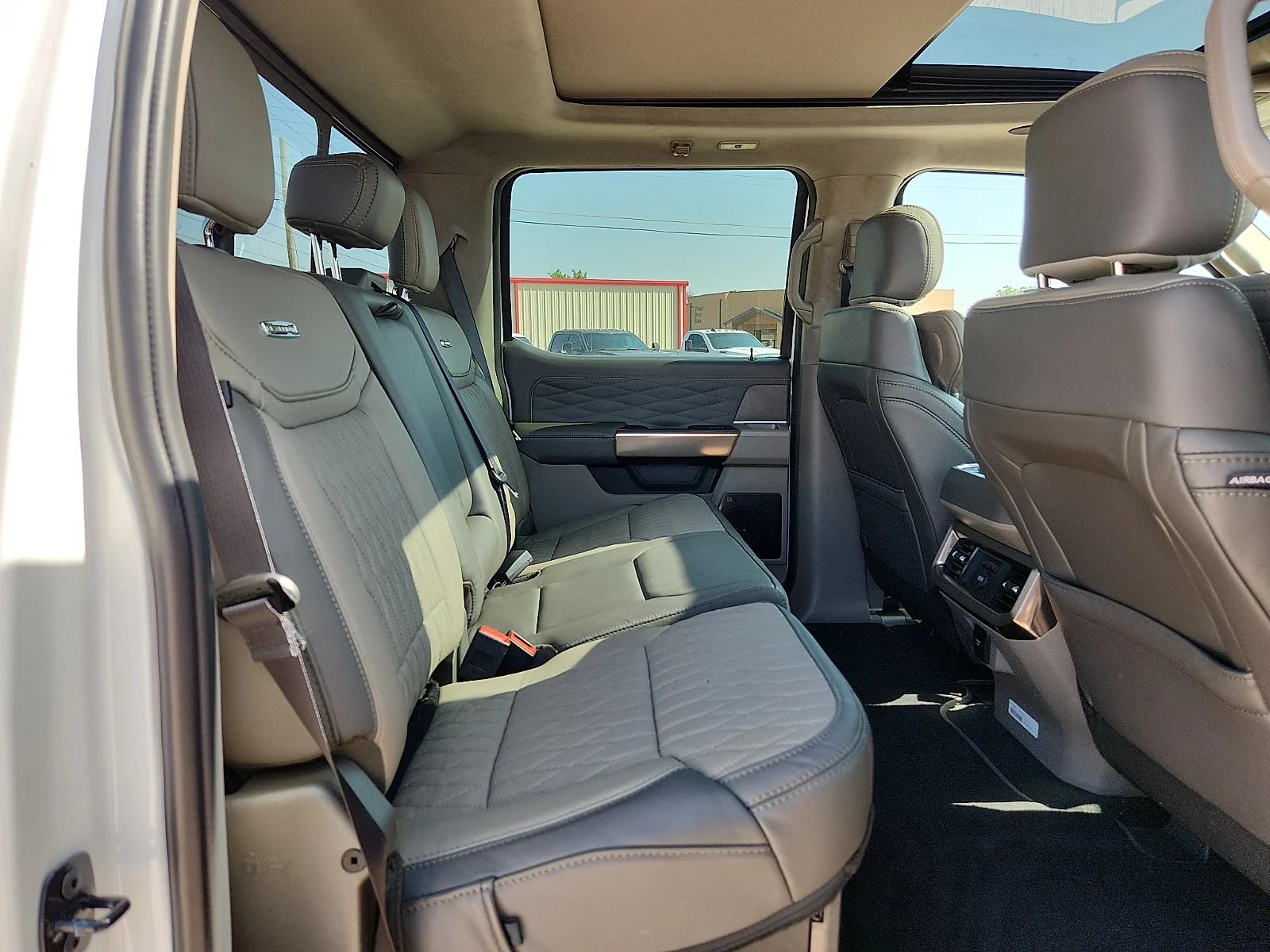 New 2026 Star White Metallic Tri-Coat Ford Platinum image 19