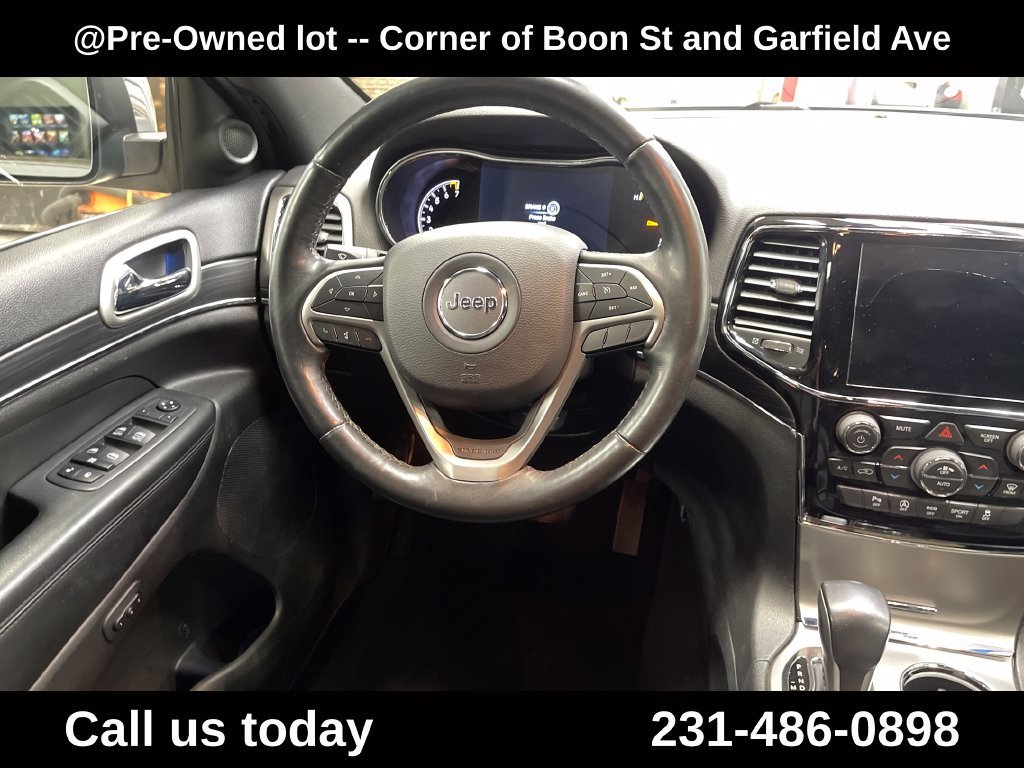 Used 2019 Silver Jeep Limited image 17
