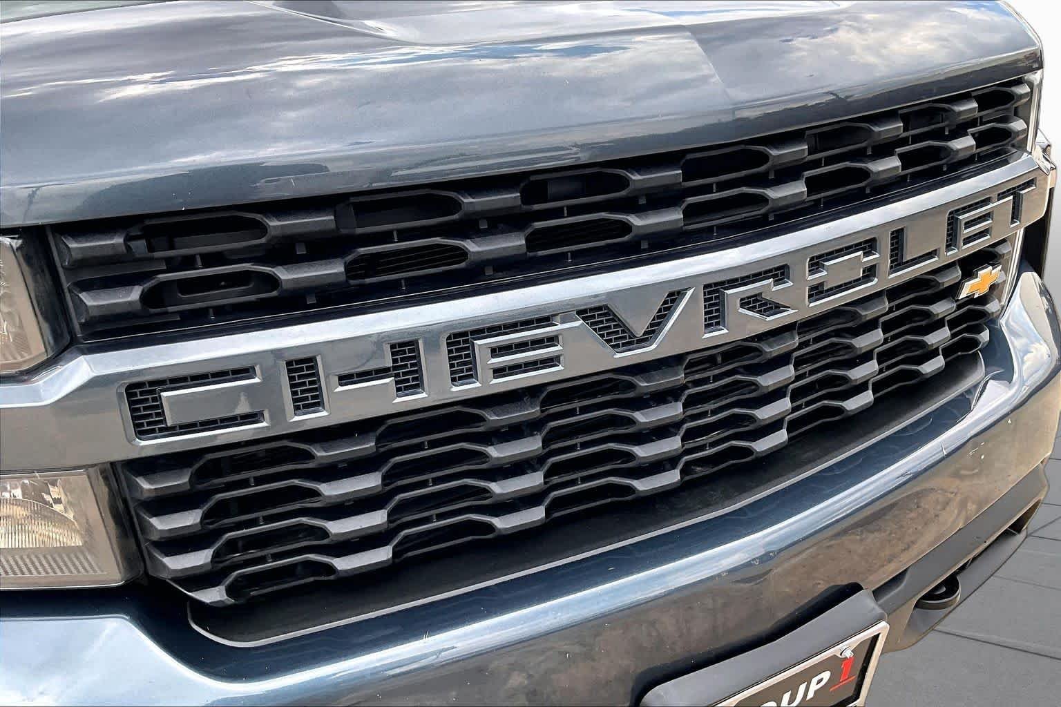 Used 2021 Shadow Gray Metallic Chevrolet Custom image 30
