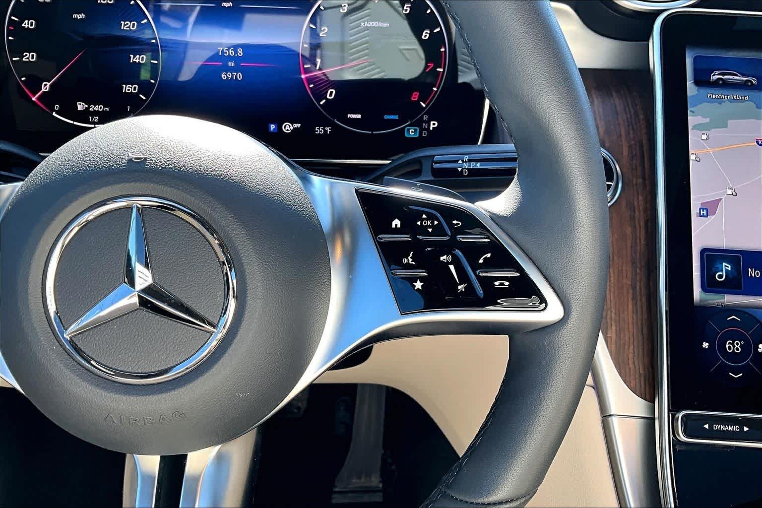 New 2026 Polar White Mercedes-Benz GLC 300 image 24
