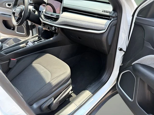 Used 2023 White Jeep Sport image 14