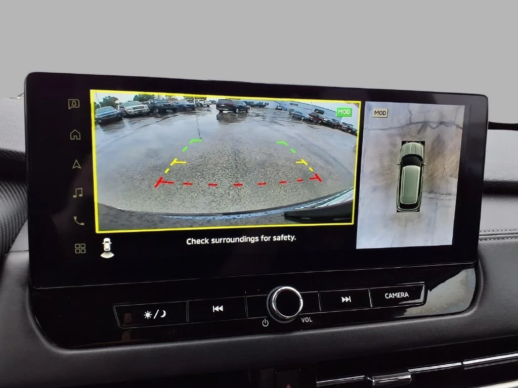 Used 2025 Black Mitsubishi  image 7