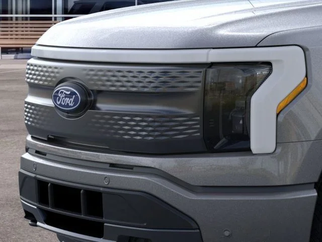 2025 Ford F-150 Lightning Flash - Photo 17