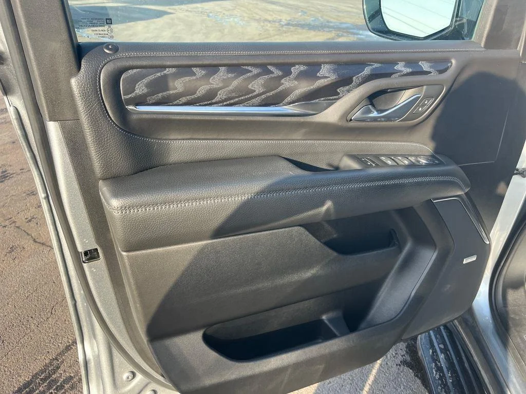 2023 GMC Yukon Denali - Photo 19