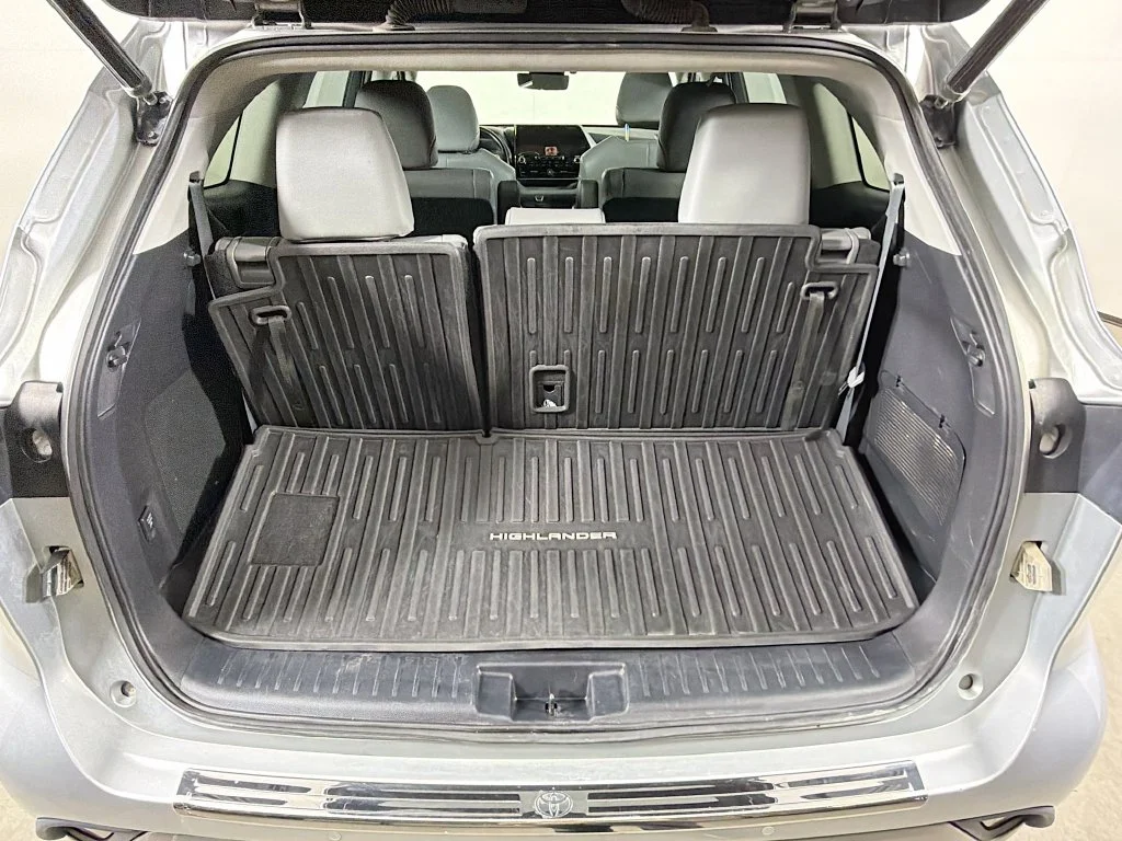 Certified Used 2022 Silver Toyota Platinum image 26