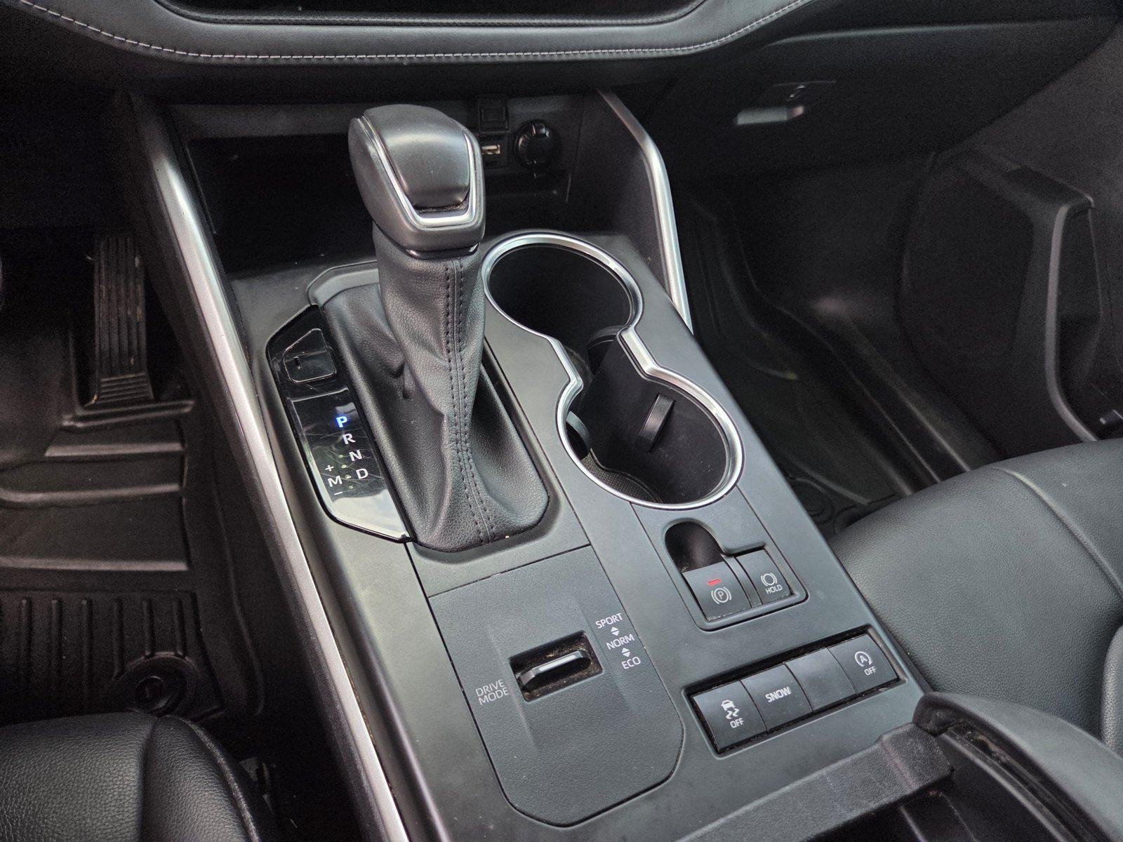 Used 2021 Midnight Black Metallic Toyota XLE image 13