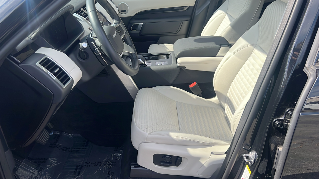 Used 2025 Black Land Rover S image 5