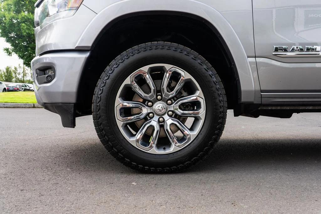 Used 2021 Silver Ram Laramie image 7