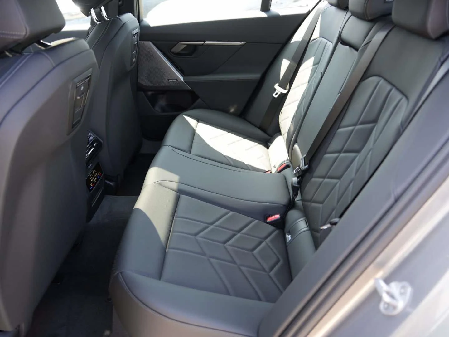New 2027 Oxide Grey Metallic BMW 530i image 20