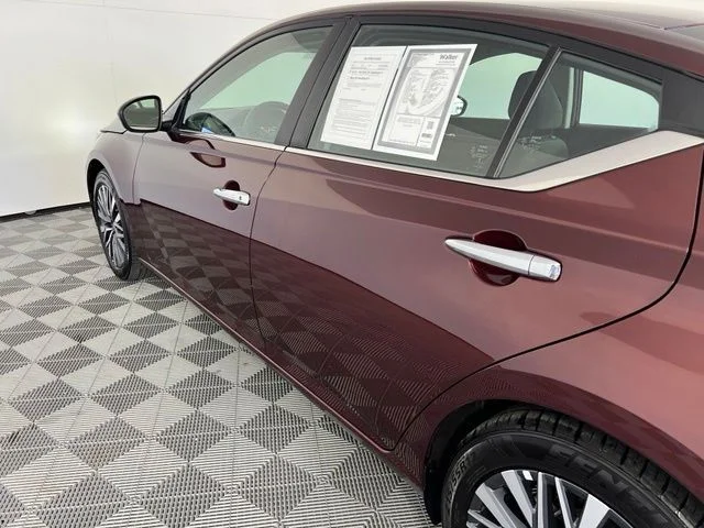 Used 2025  Nissan 2.5 SV image 10