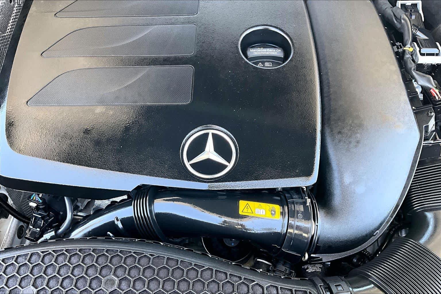 Used 2022 Polar White Mercedes-Benz GLC 300 image 32