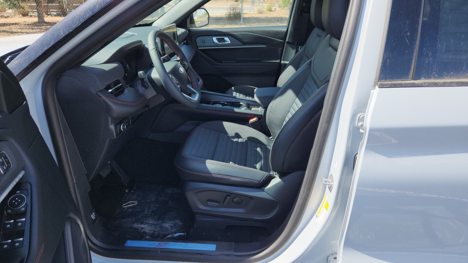 2026 Ford Explorer ST-Line - Photo 24