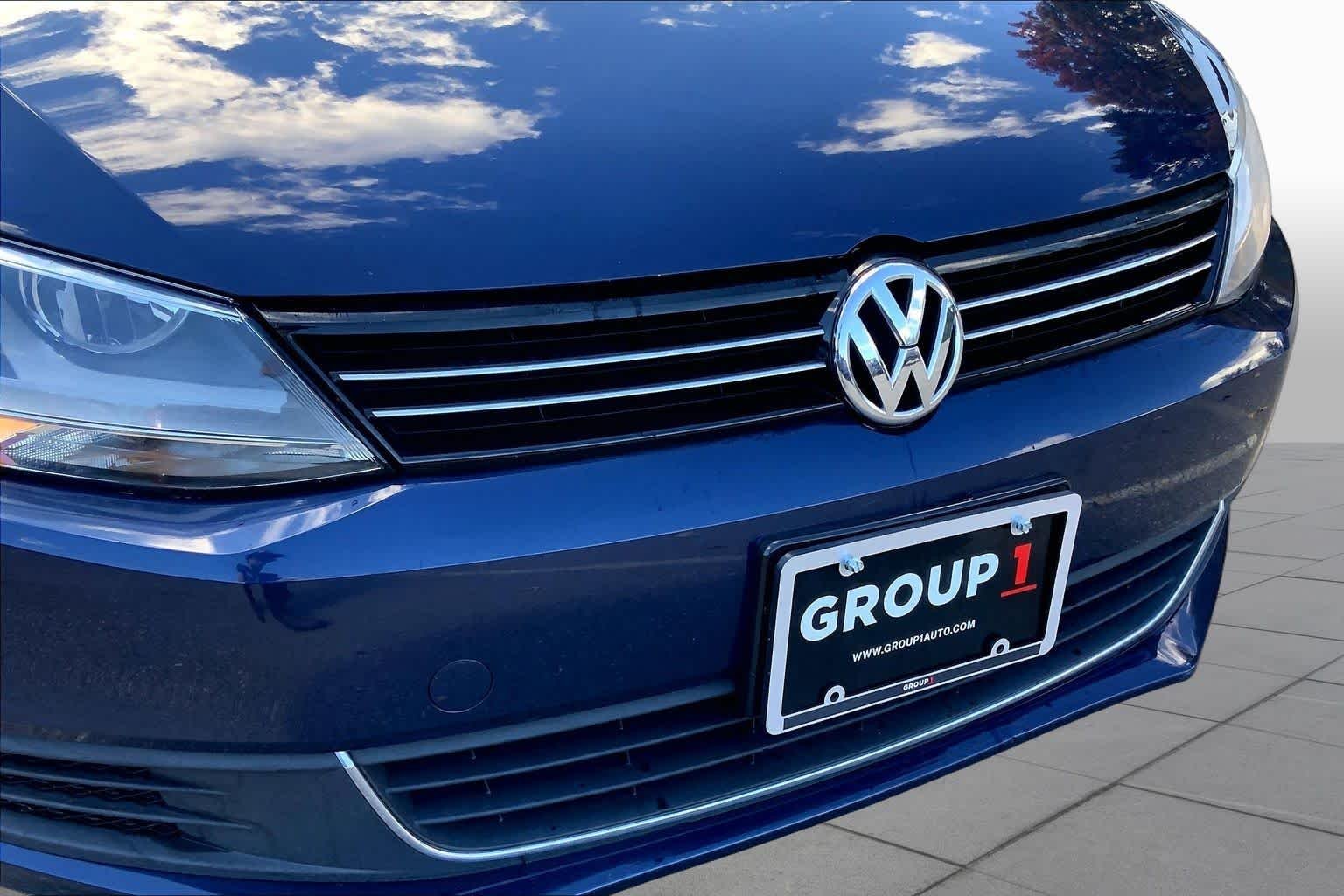 Used 2013 Tempest Blue Metallic Volkswagen SE image 32