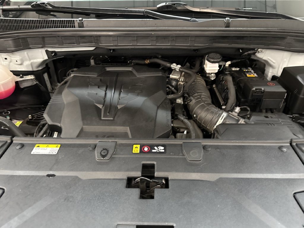 Used 2025 Ivory Kia SX image 35