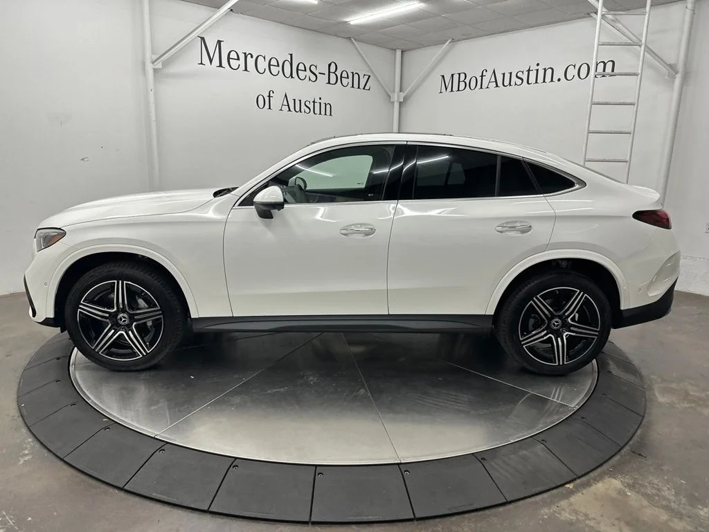 New 2027 White Mercedes-Benz GLC 300 image 4
