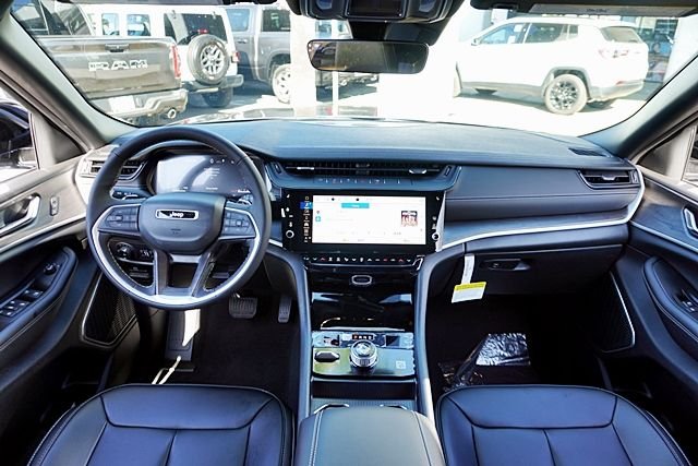 New 2026 Baltic Gray Metallic Clear-Coat Exterior Paint Jeep Limited image 21