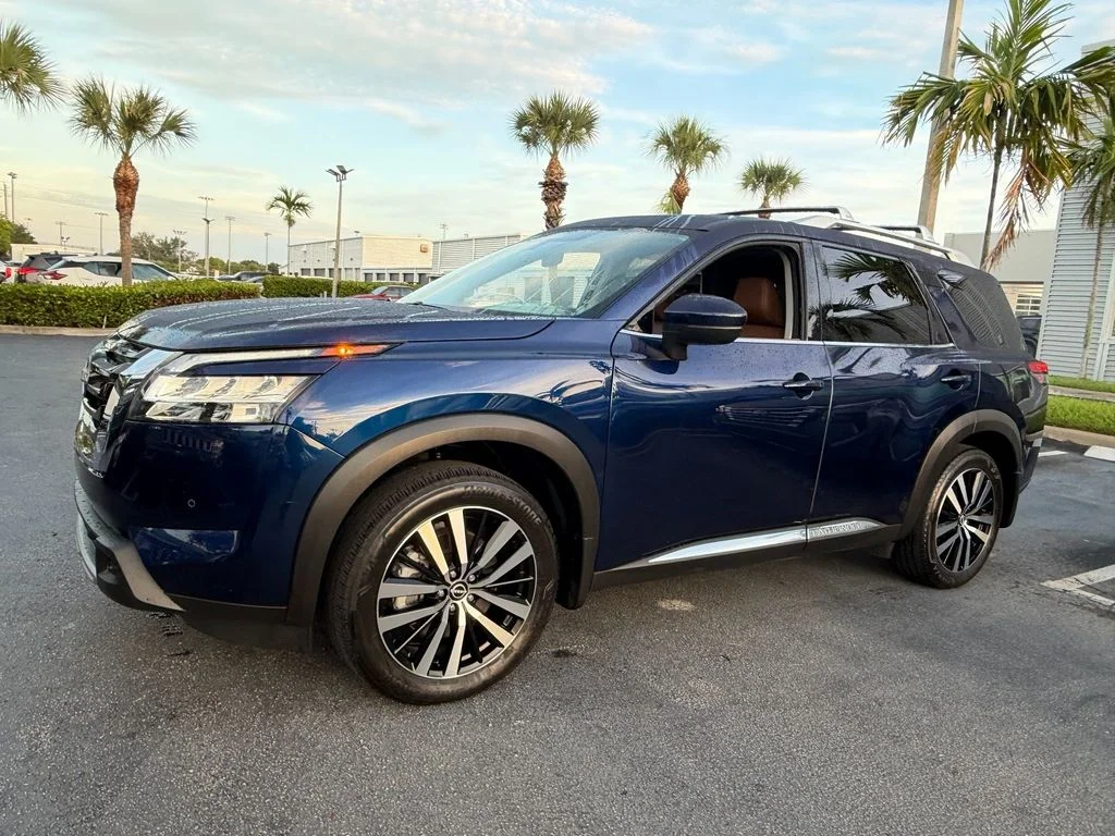 Certified Used 2024 Blue Nissan Platinum image 3