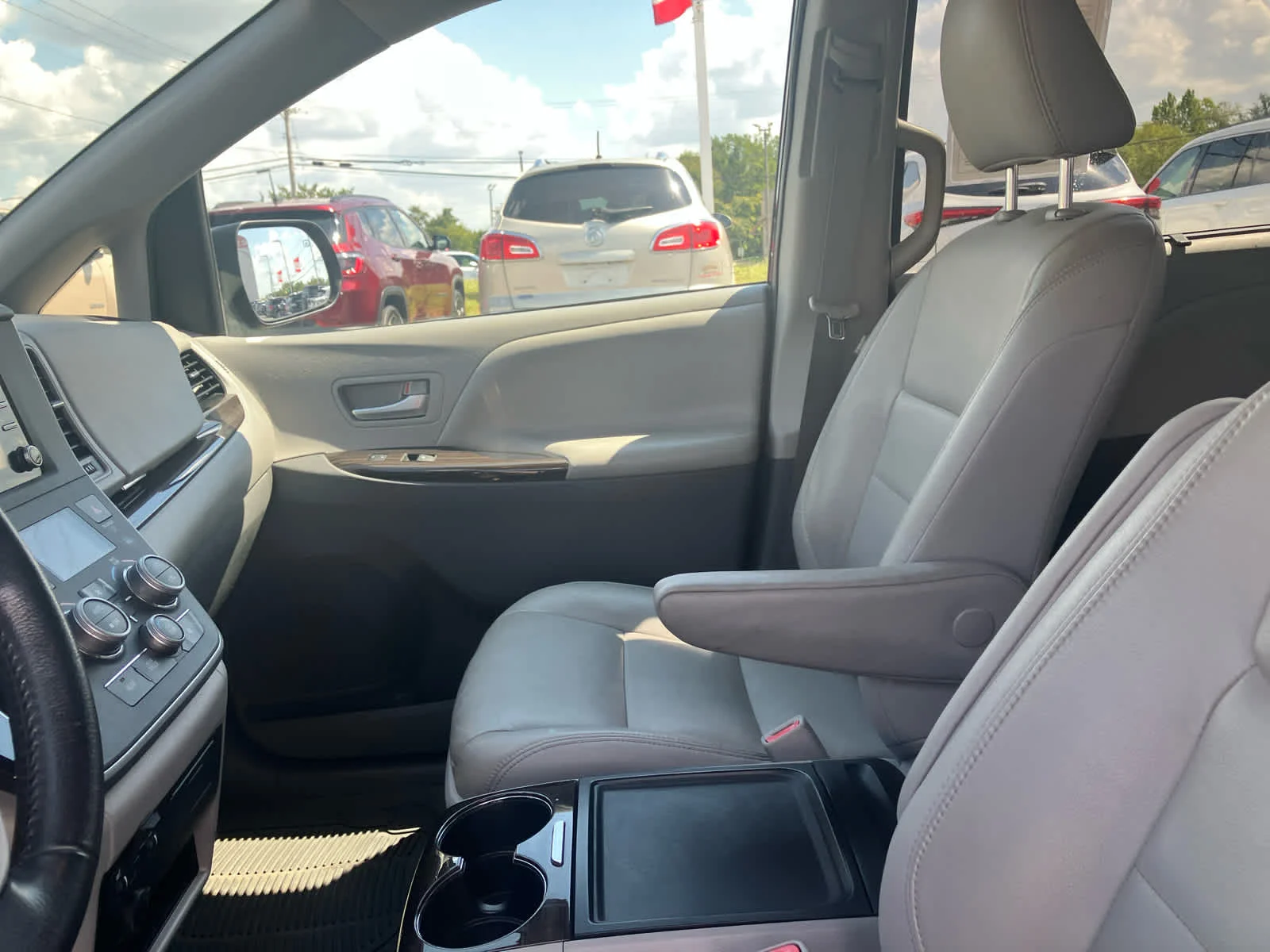 Used 2020 Midnight Black Metallic Toyota XLE image 10