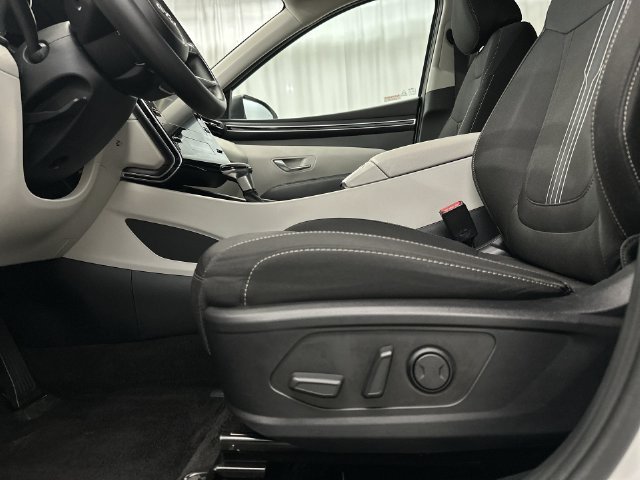 Used 2024 White Hyundai SEL image 19