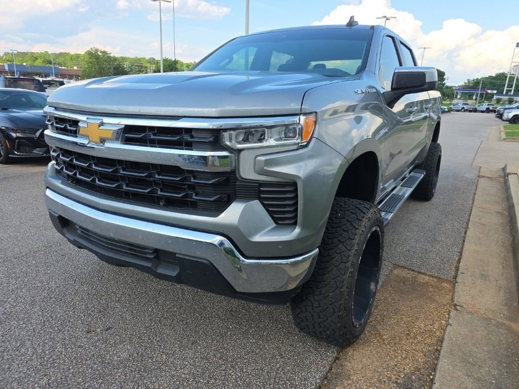 Used 2023 Gray Chevrolet LT image 3