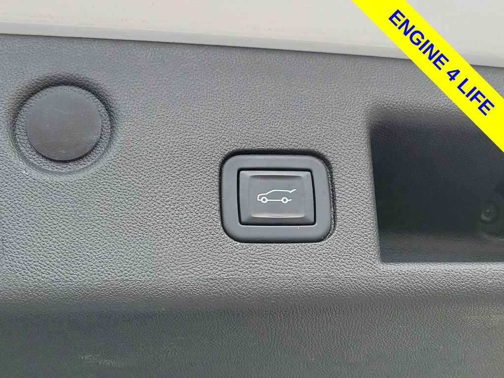 Used 2022 Summit White Chevrolet Premier image 26