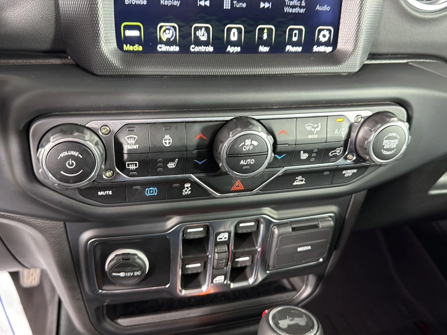 Used 2022 High Velocity Clearcoat Jeep Unlimited Sahara image 38