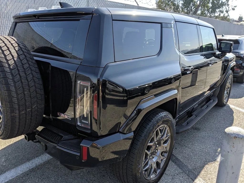 Used 2025 Void Black GMC 2X image 4