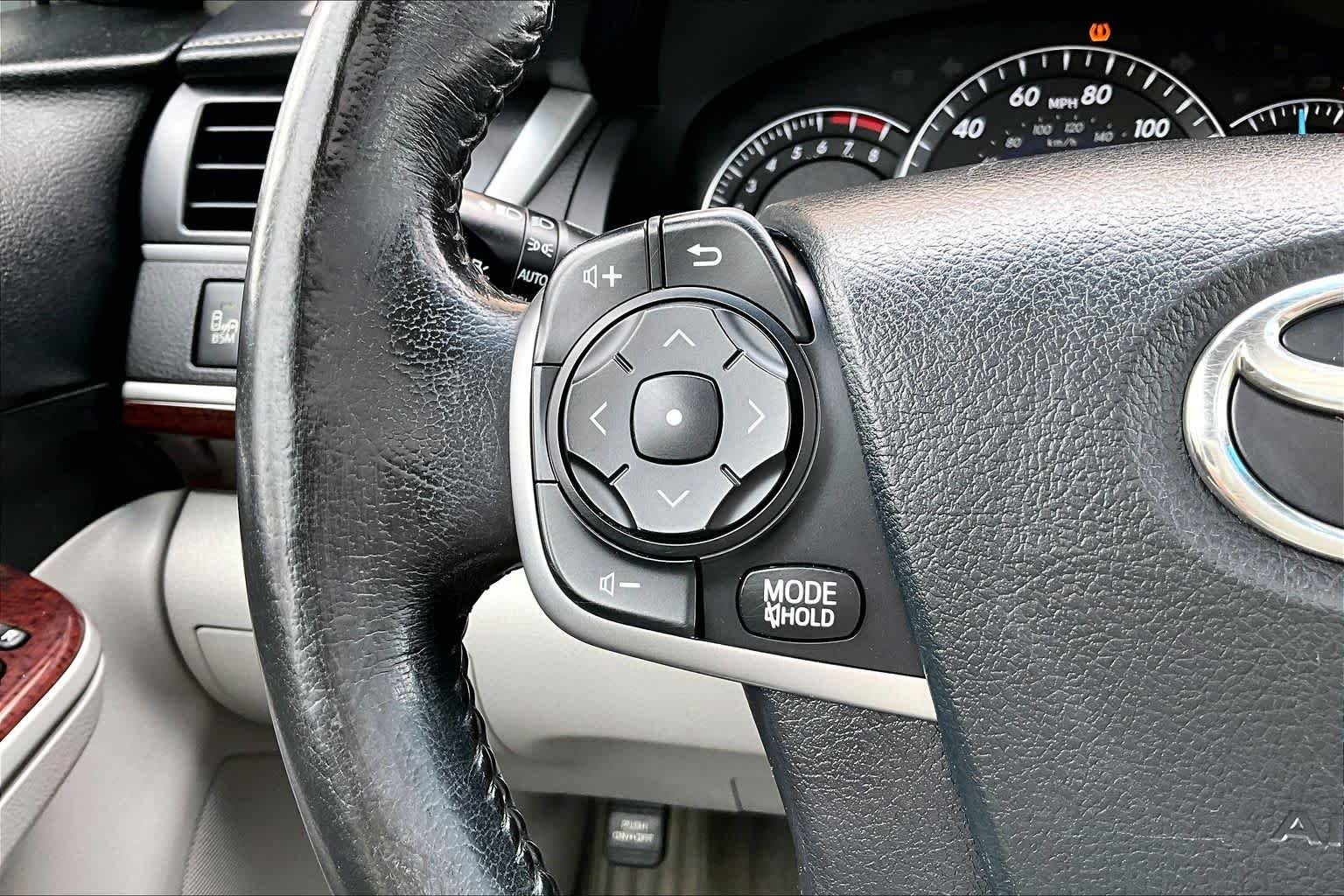 Used 2013 Classic Silver Metallic Toyota XLE image 24